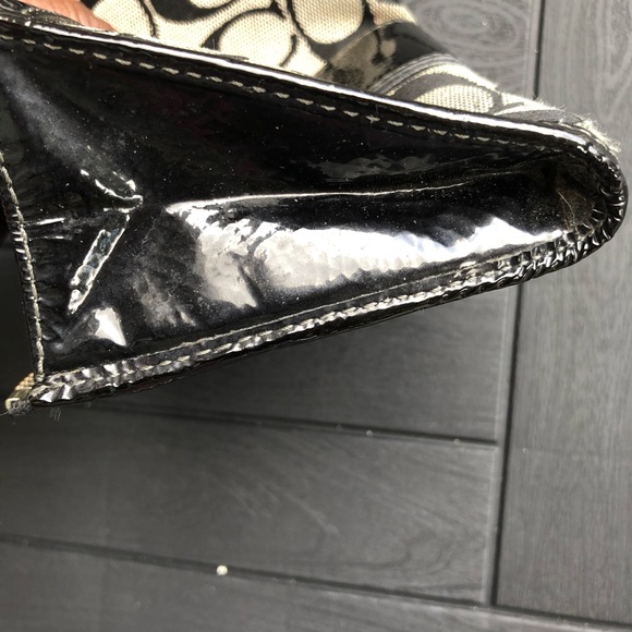 Coach canvas logo blk patent leather trim wristlet - Picture 6 of 8